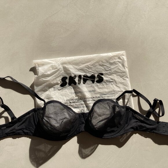 SKIMS Ultra Fine Mesh Strapless Bra - Onyx (30D) - Brand New - Picture 6 of 6